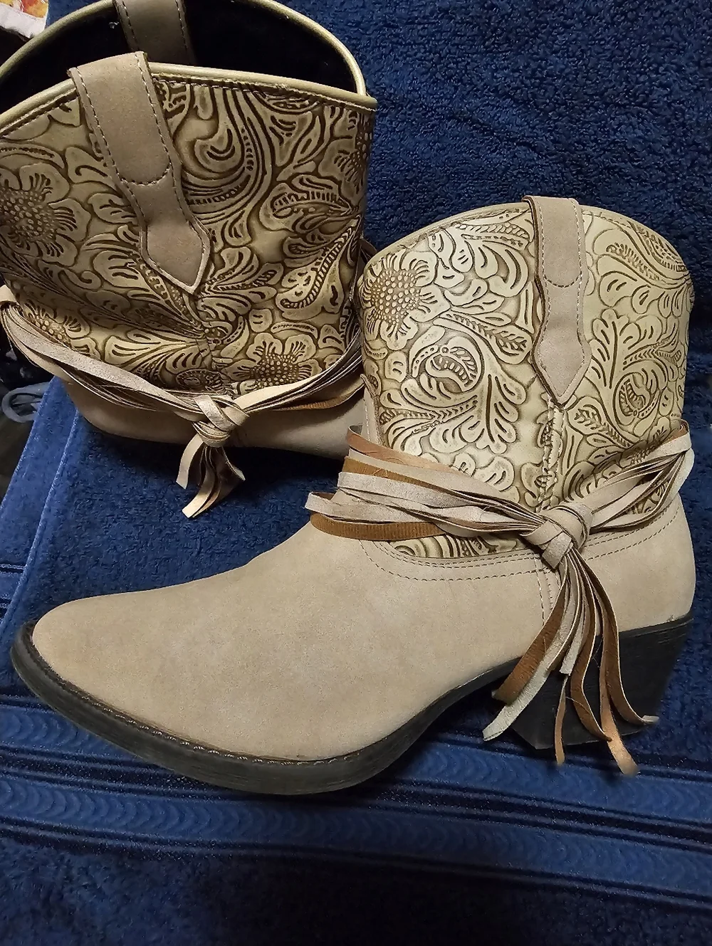 Women’s Dingo Floral Tan Ankle Booties with Wrap Detail - Picture 3 of 3